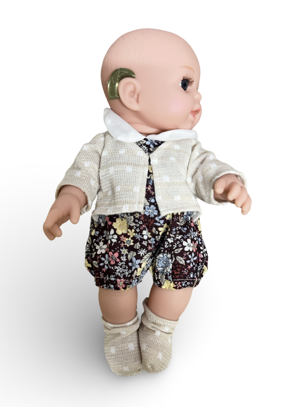 Puppe Toni mit pers. Hörhilfen – Bild 6