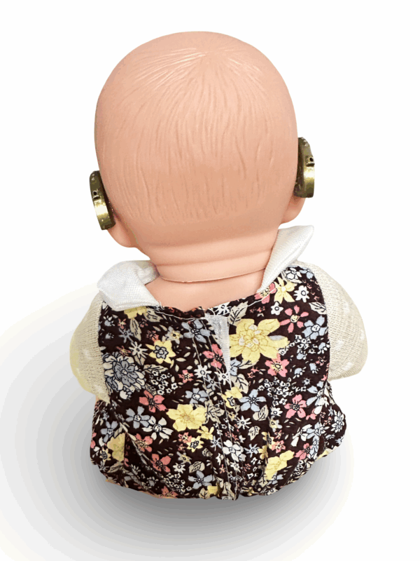 Puppe Toni mit pers. Hörhilfen – Bild 4